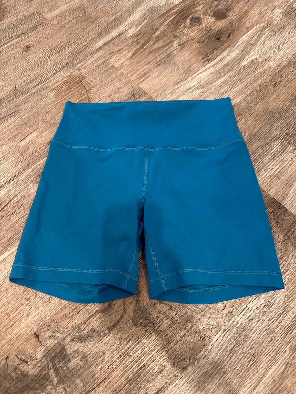 Like new! Lululemon Wunder Train High-Rise Short 6" Hawaiian Blue sz 10